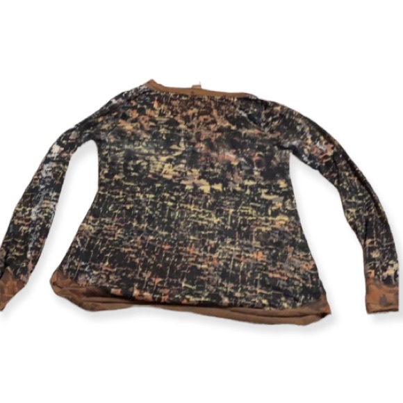 Daytrip Top ?? Size Medium or Large?? - Picture 2 of 6